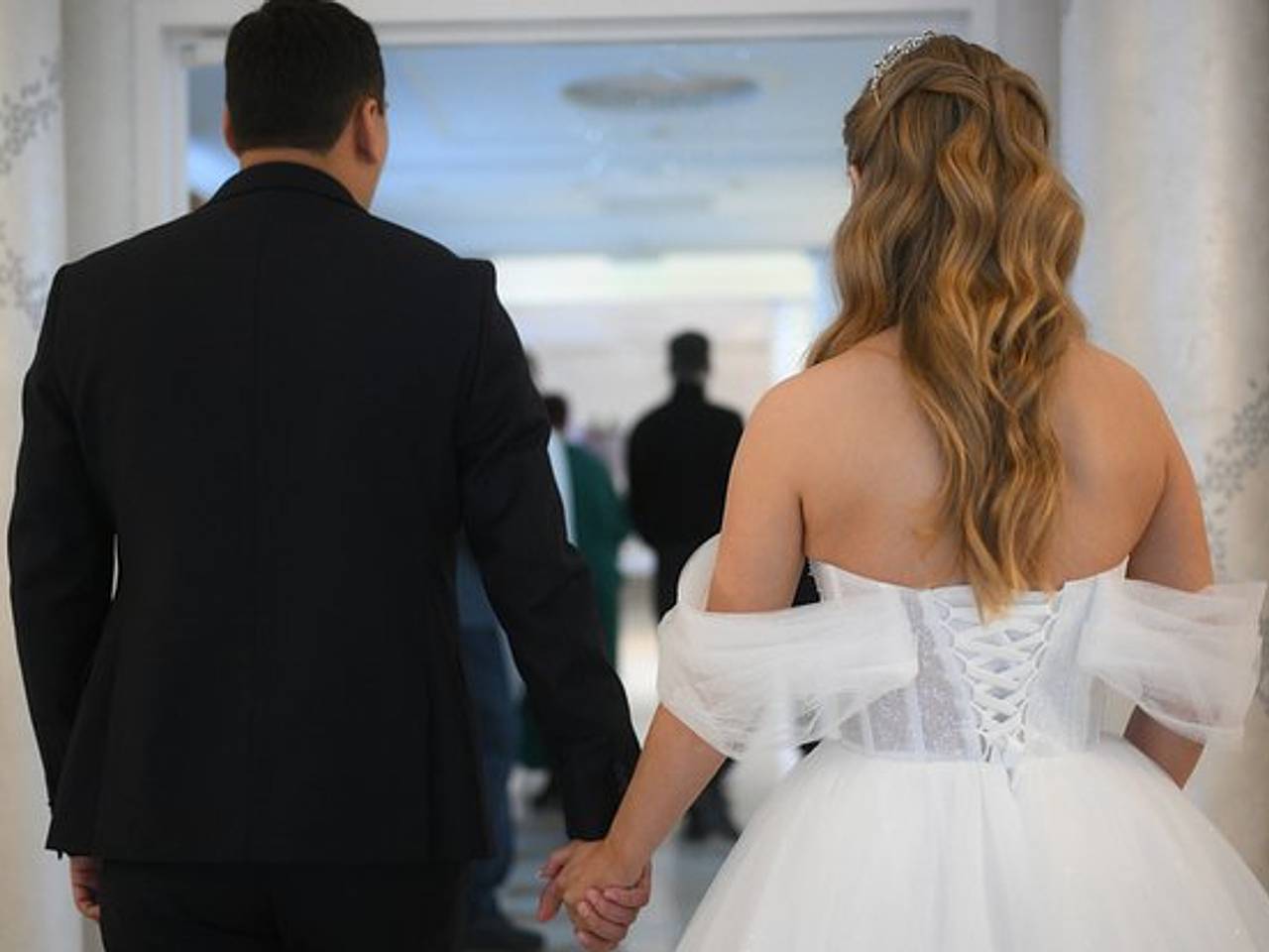 В кабмине поддержали упрощающий оформление двойной фамилии в браке законопроект В кабмине поддержали упрощающий оформление двойной фамилии в браке законопроект