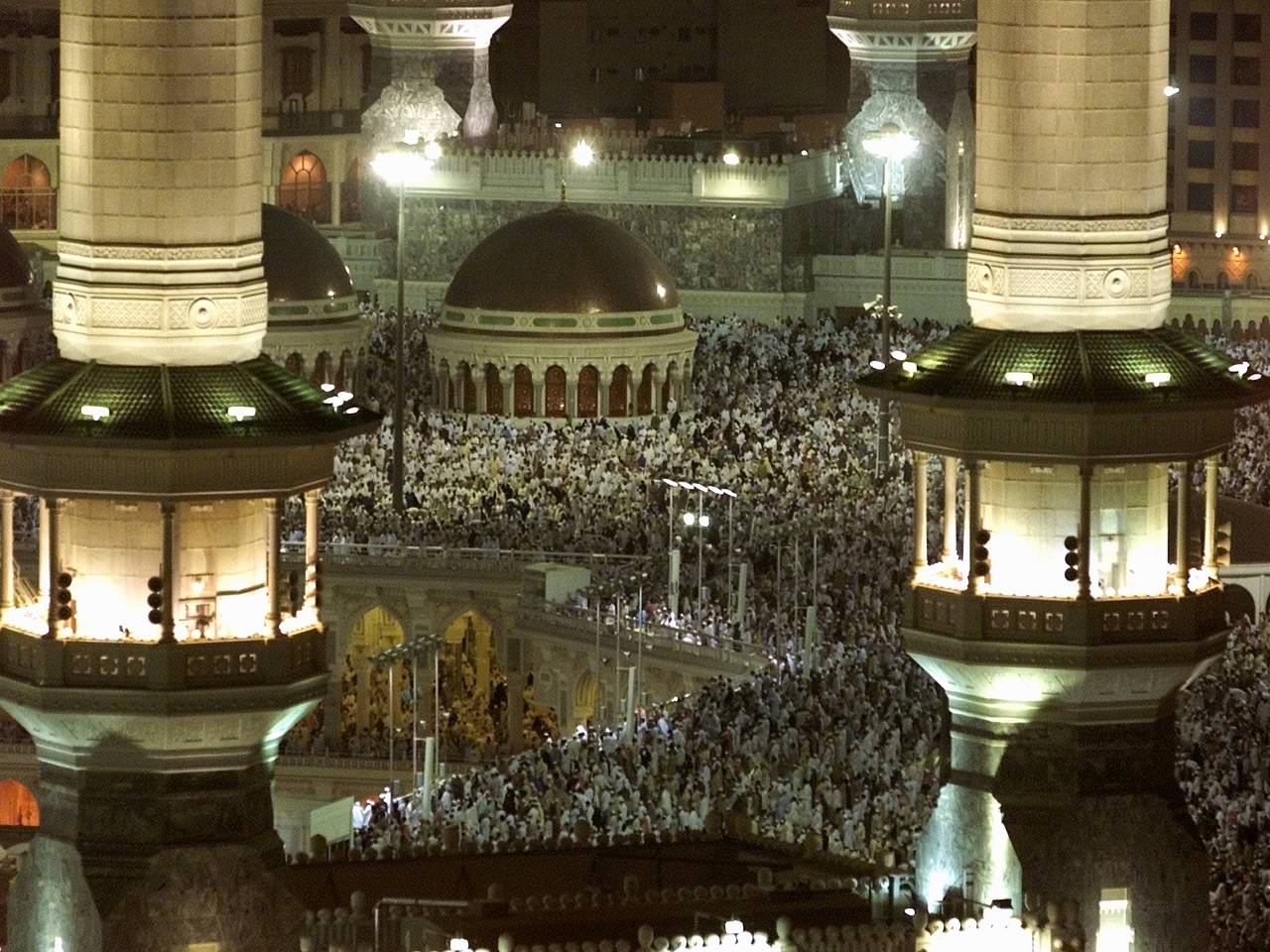 Житель Дагестана пешком дошел до Мекки и вернулся домой