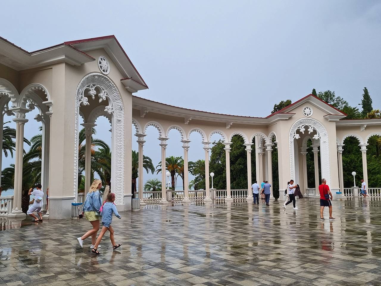 Россияне назвали лучший возраст для первых путешествий своих детей