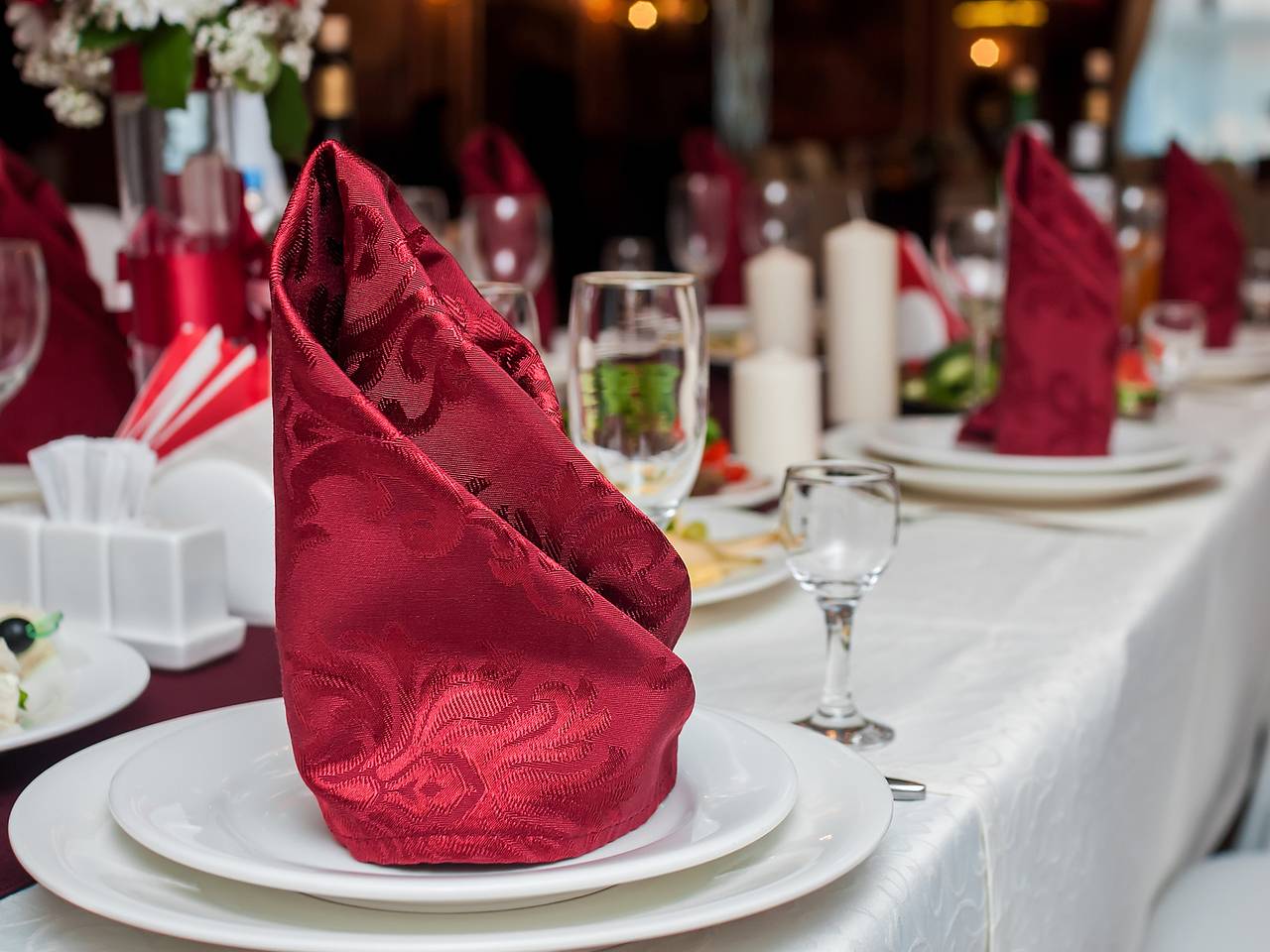 Студенты российского юридического университета массово отравились на выпускном