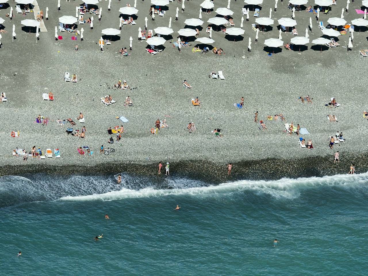 Раскрыто число помогающих родителям с отпуском россиян