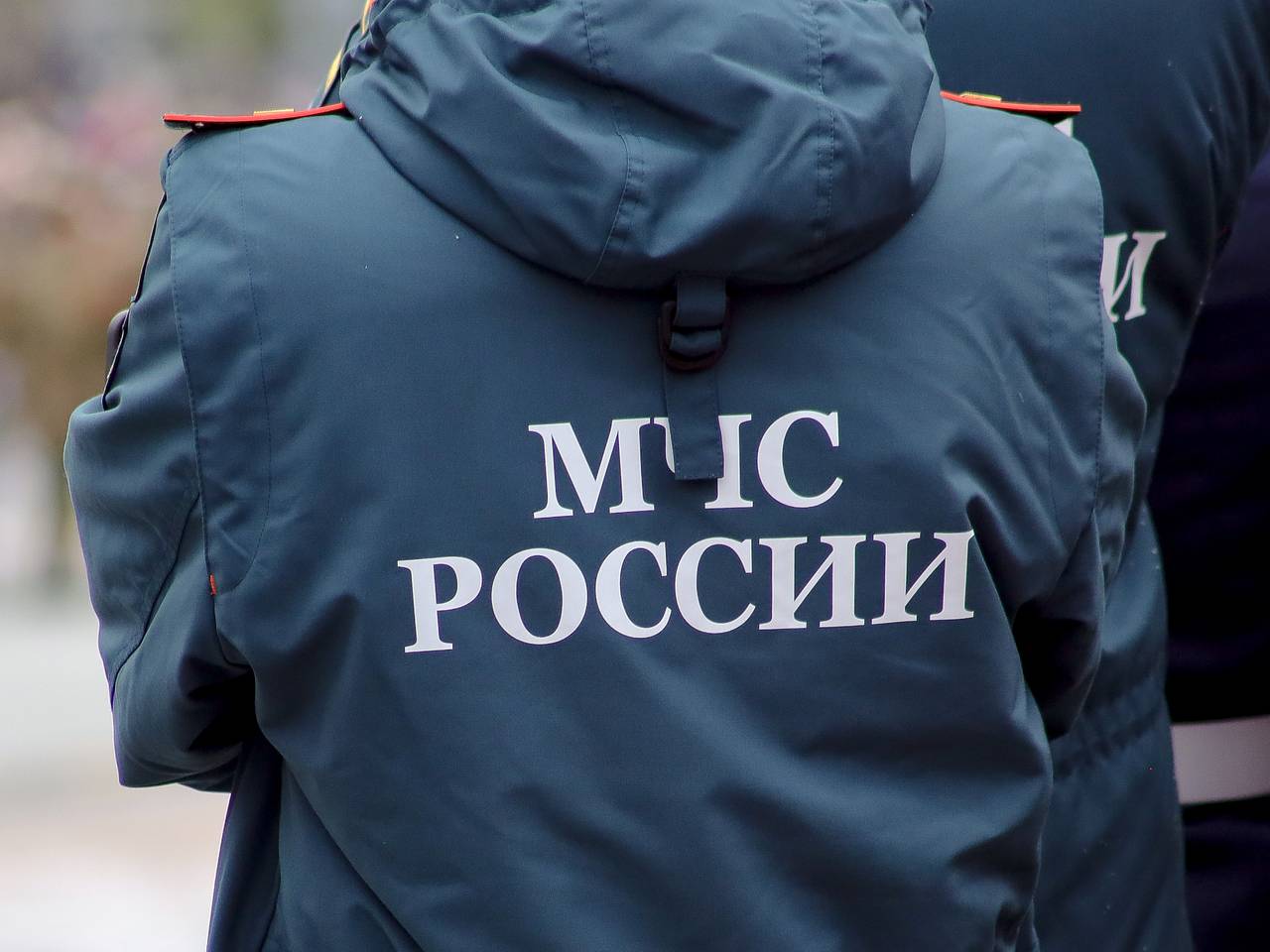 Мощный пожар после звуков взрывов под Москвой сняли на видео