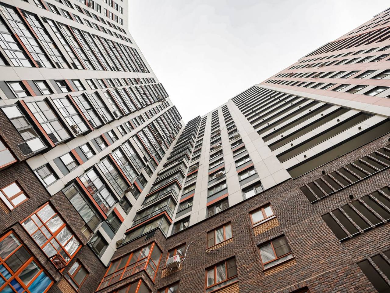 Воробьев назвал число выданных детям-сиротам электронных жилищных сертификатов