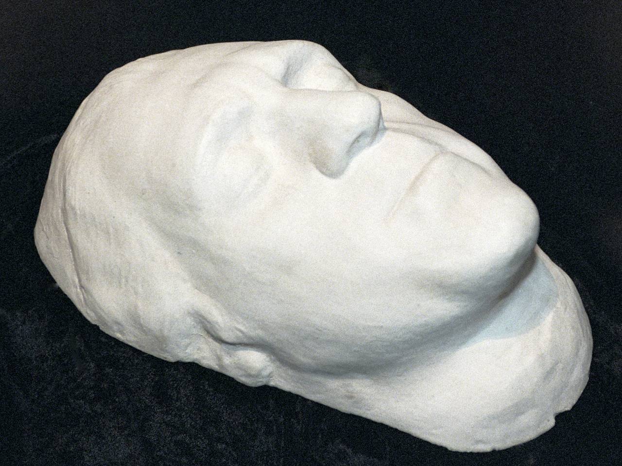 Посмертную маску Высоцкого продадут за миллионы рублей Посмертную маску Высоцкого продадут за миллионы рублей