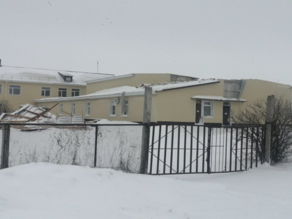 Глава СК России Александр Бастрыкин заинтересовался срывом новой крыши в школе в новосибирском селе