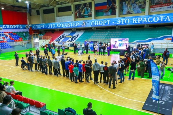 Гонка дронов и виртуальный баскетбол: как прошел первый фиджитал-фестиваль в Новосибирске