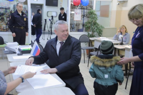 Губернатор Новосибирской области отдал свой голос на выборах президента РФ
