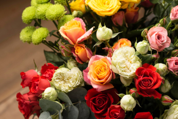 Корзины цветов за 35 тысяч рублей появились в продаже к 8 марта в Новосибирске