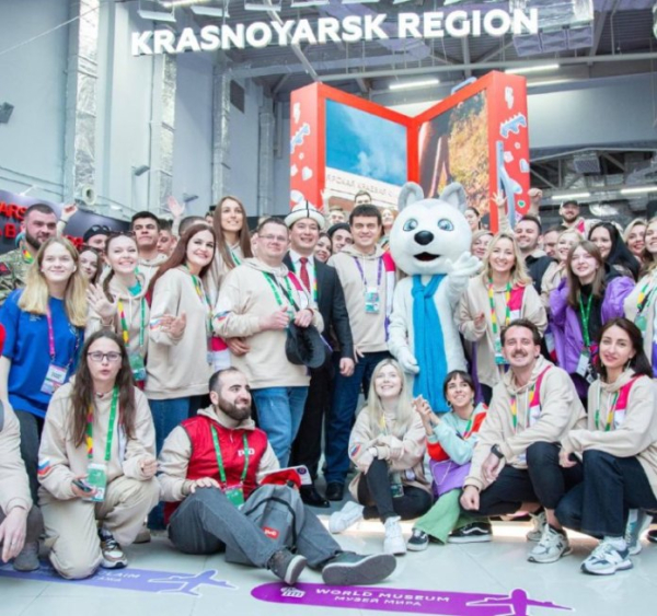 Кто из сибирских губернаторов принял участие в открытии Всемирного фестиваля молодежи в Сочи?