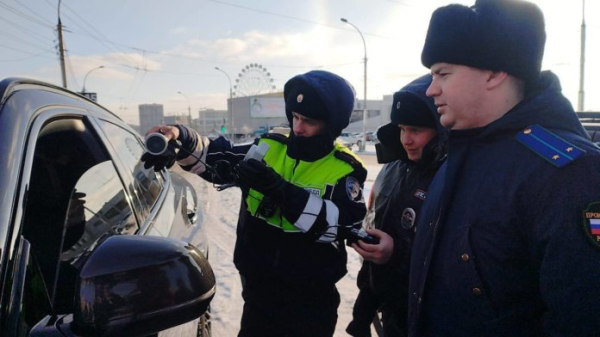 Новосибирская прокуратура обеспокоилась борьбой с тонировкой на стеклах авто