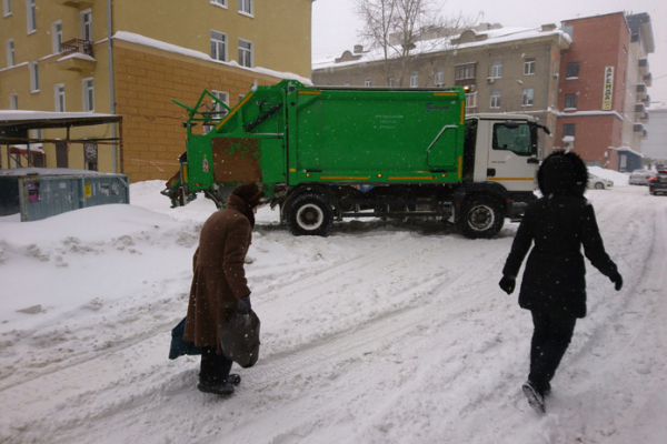 Новосибирские власти пообещали в два раза чаще вывозить мусор на Новый год
