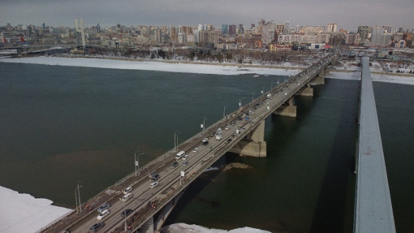 Новосибирский депутат предложил организовать в городе паромную переправу на время ремонта мостов