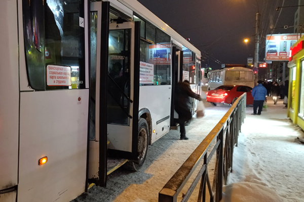 Общественный транспорт изменит маршруты на время карнавала новогодних игрушек в Новосибирске