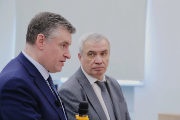 Председатель ЛДПР Леонид Слуцкий прибыл в Новосибирск с рабочей поездкой