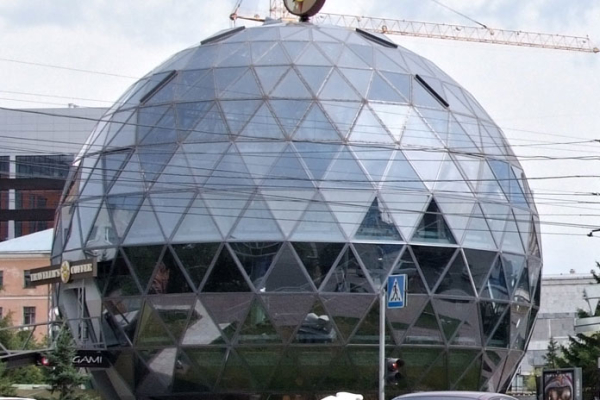 «Шарик» возле театра «Глобус» проверит на законность постройки новосибирская мэрия