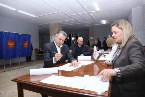 Спикер Заксобрания Новосибирской области проголосовал на выборах президента России