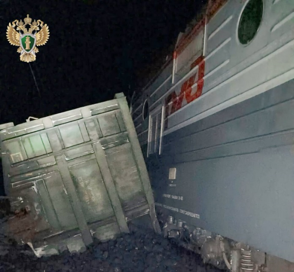 В Красноярском крае пассажирский поезд столкнулся с грузовыми вагонами