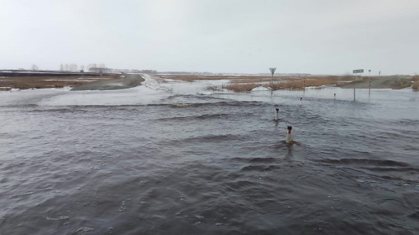 В Новосибирской области начали перекрывать дороги из-за паводка