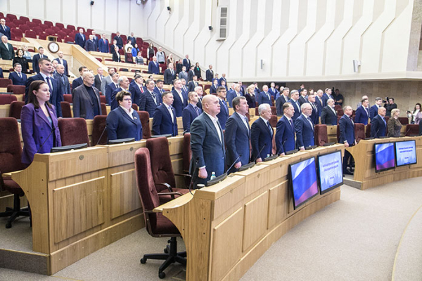 Заксобрание Новосибирской области приняло бюджет региона в третьем чтении